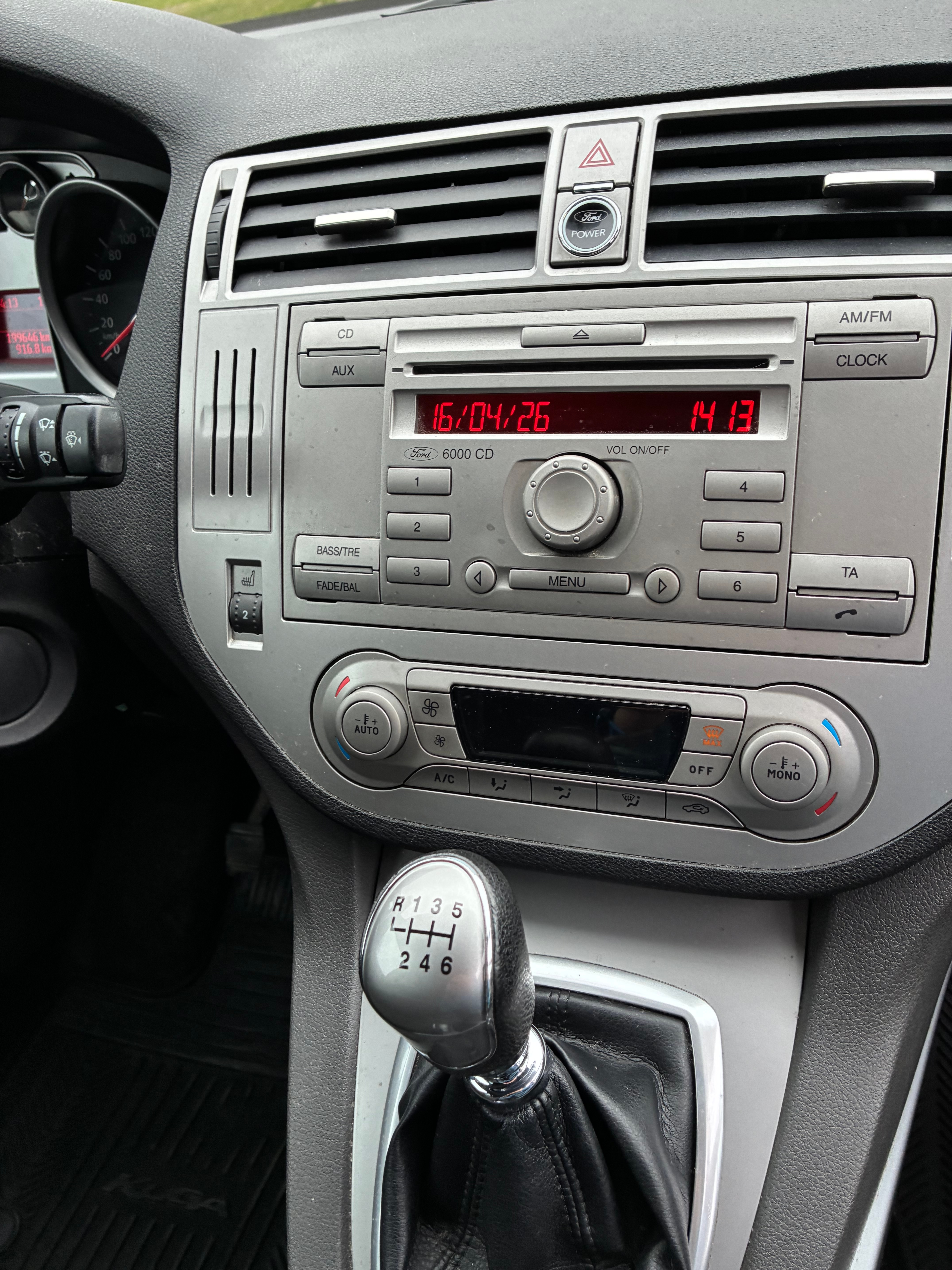 Ford Kuga 2.0 TDCi Manuell 2013, bild 3/10