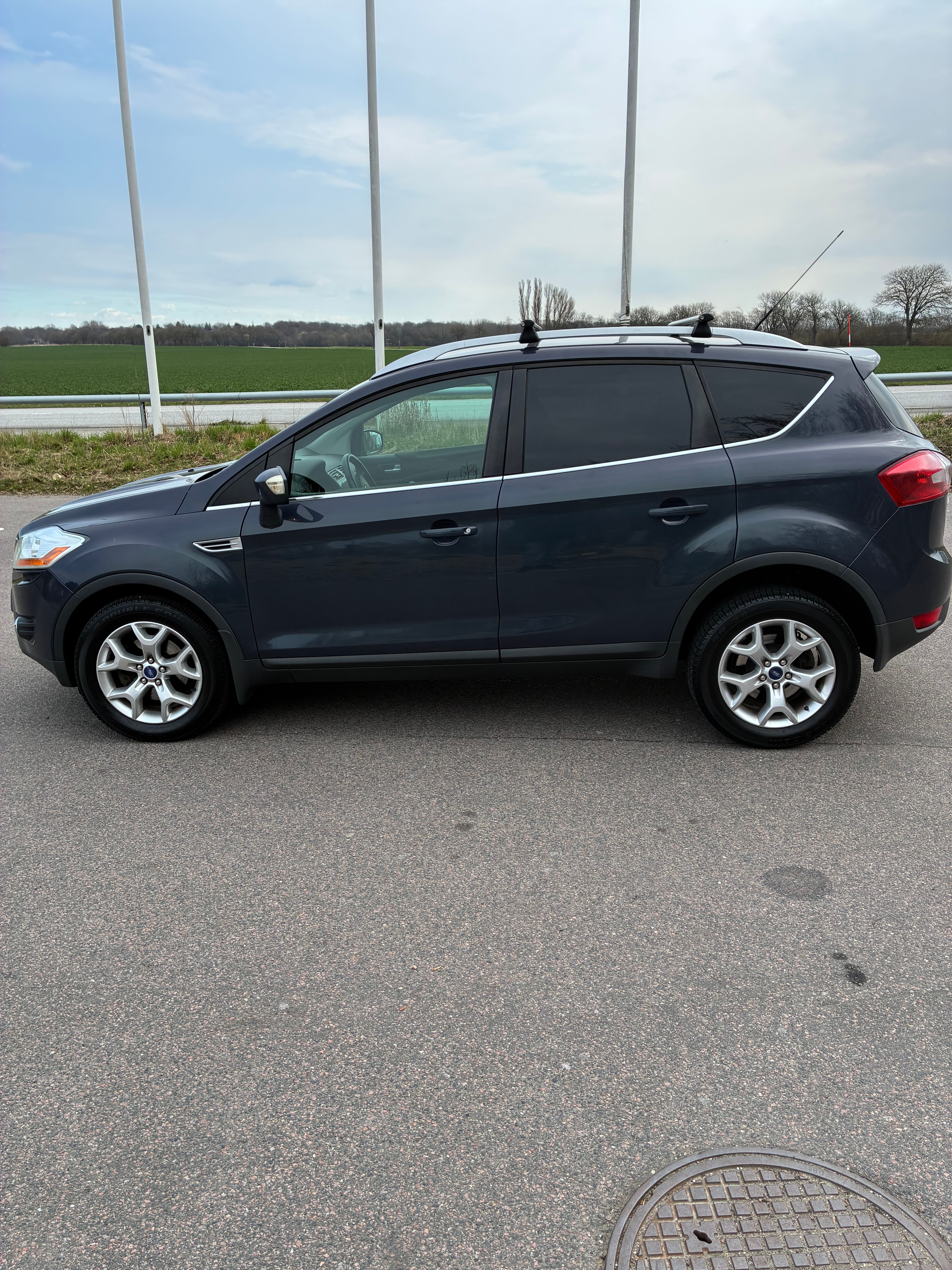 Ford Kuga 2.0 TDCi Manuell 2013, bild 2/10