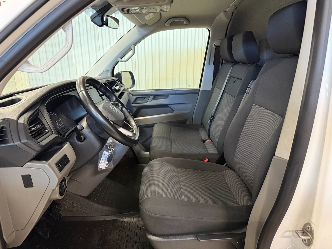 Volkswagen Transporter 2.0 TDI SCR 2022, photo 6/10