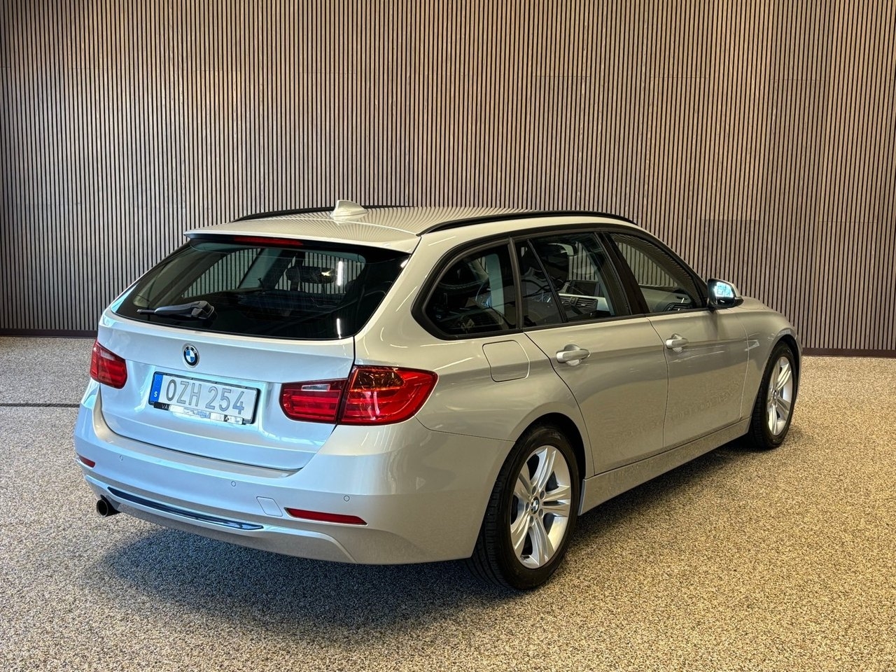 BMW 320 d Touring Steptronic Sport line 2013, kuva 4/9