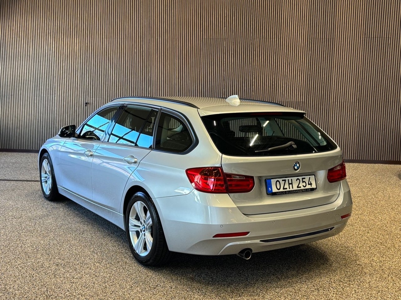 BMW 320 d Touring Steptronic Sport line 2013, kuva 3/9