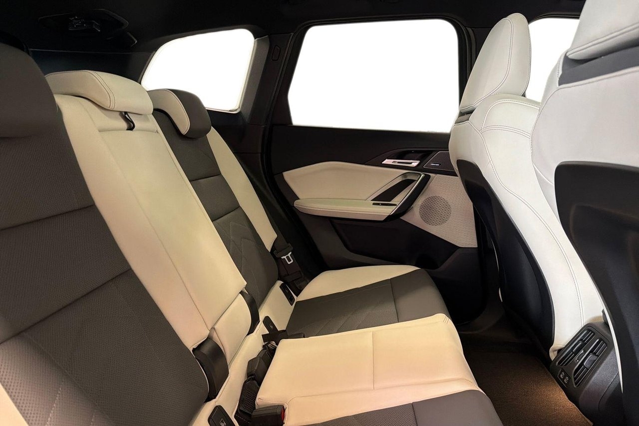 BMW iX1 xDrive 30 M-sport Busniess 2026, kuva 7/10