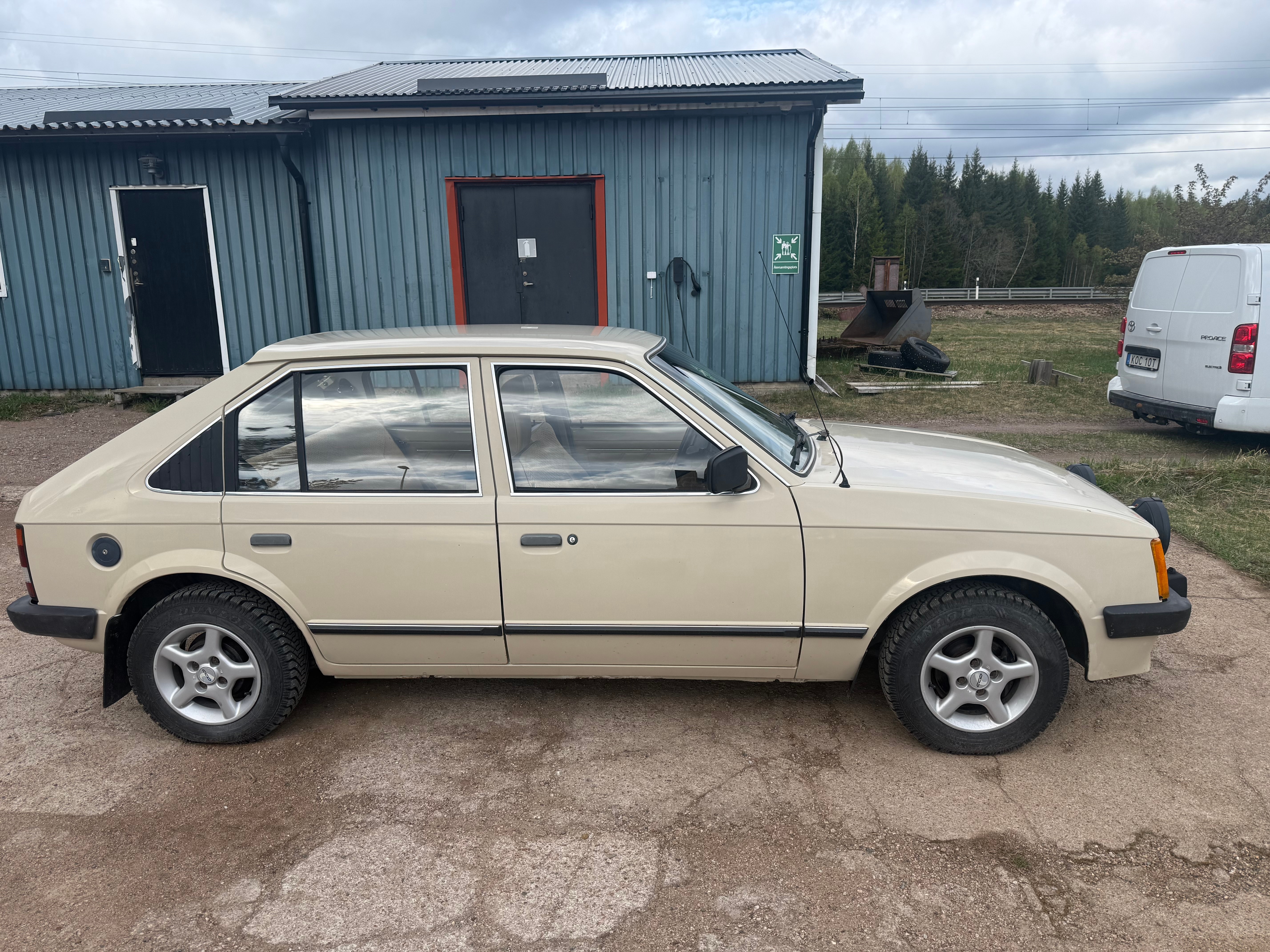 Opel Kadett 1983, bild 2/9