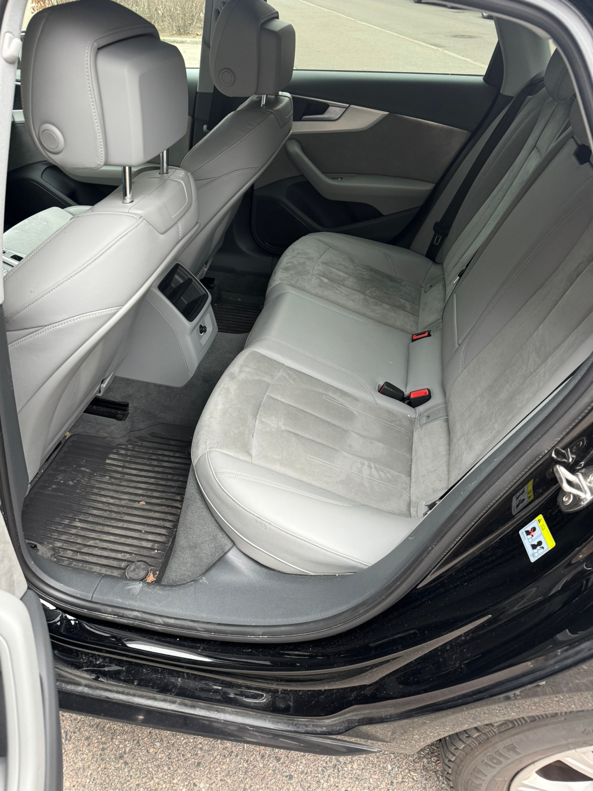 Audi A4 2019, photo 6/6