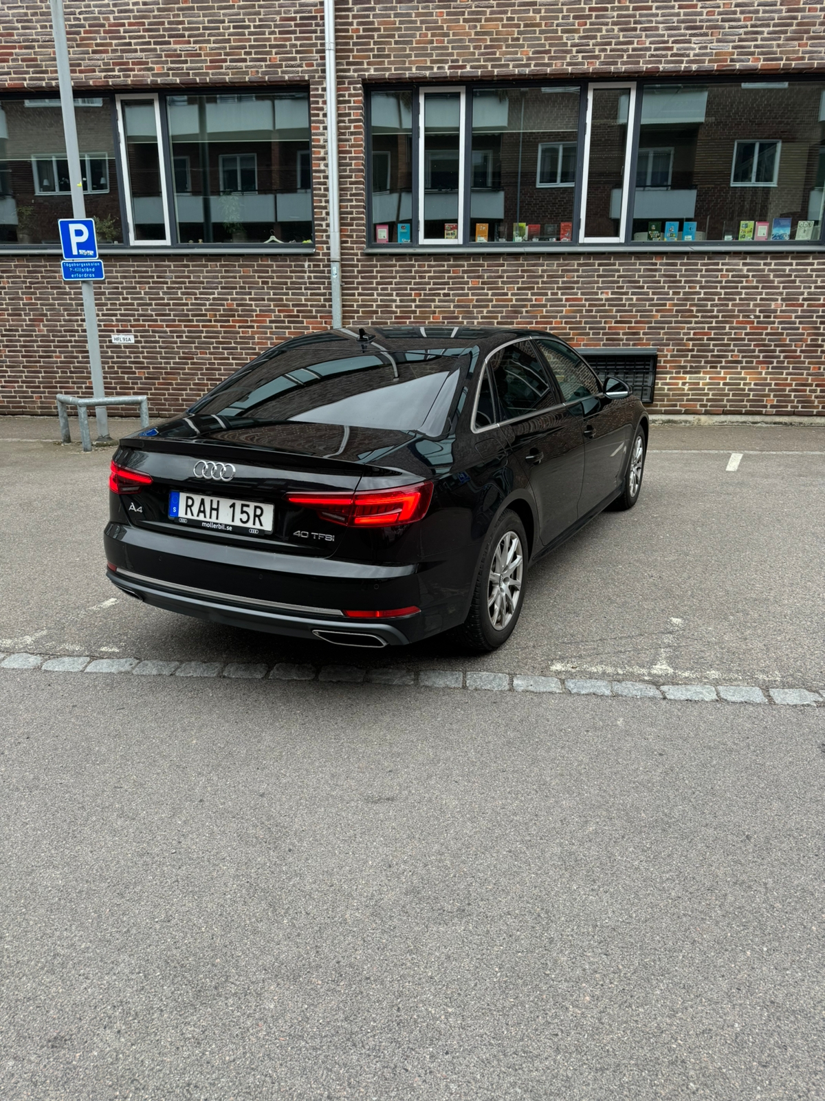 Audi A4 2019, photo 4/6