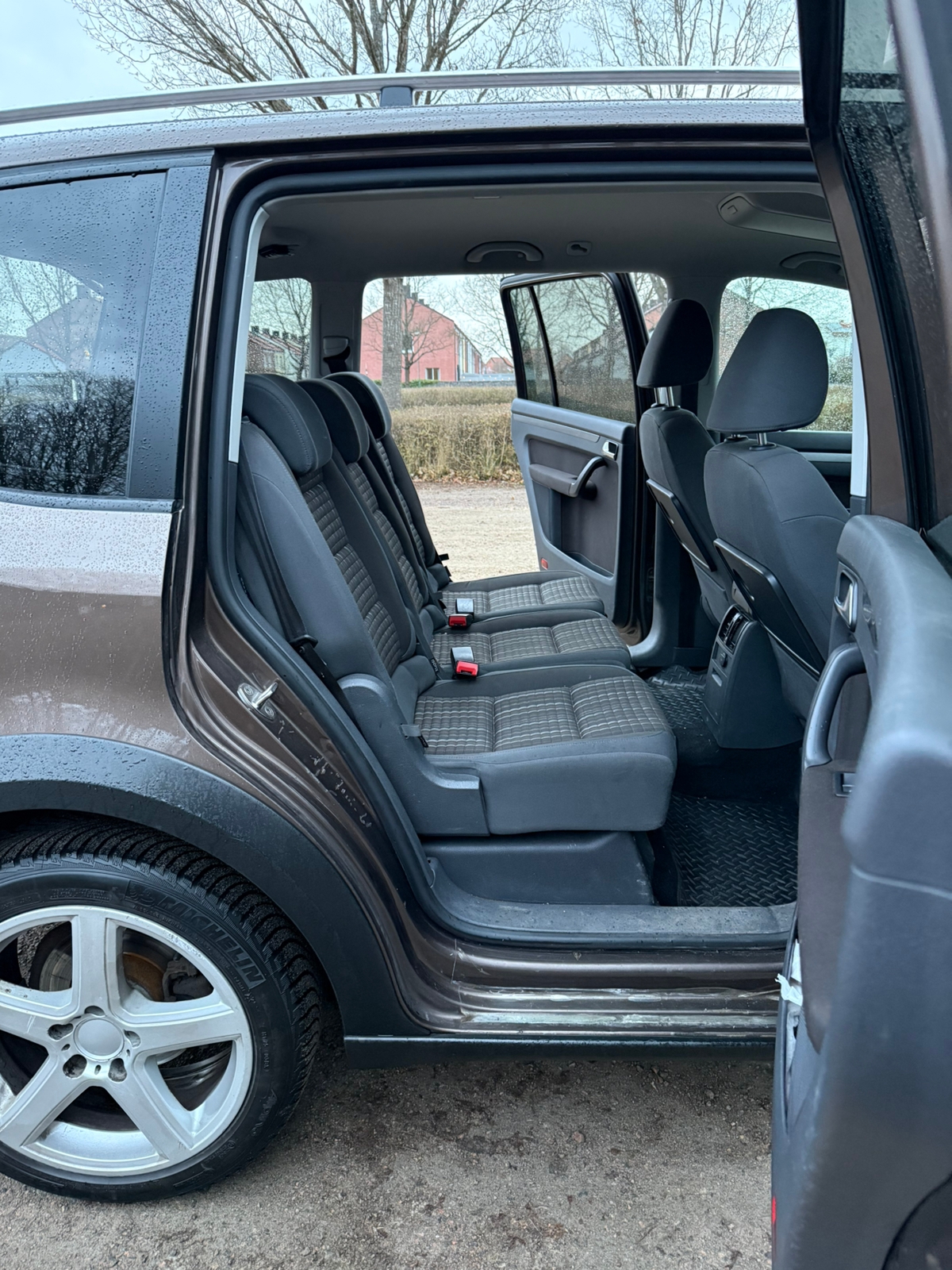Volkswagen Touran 2012, kuva 6/10