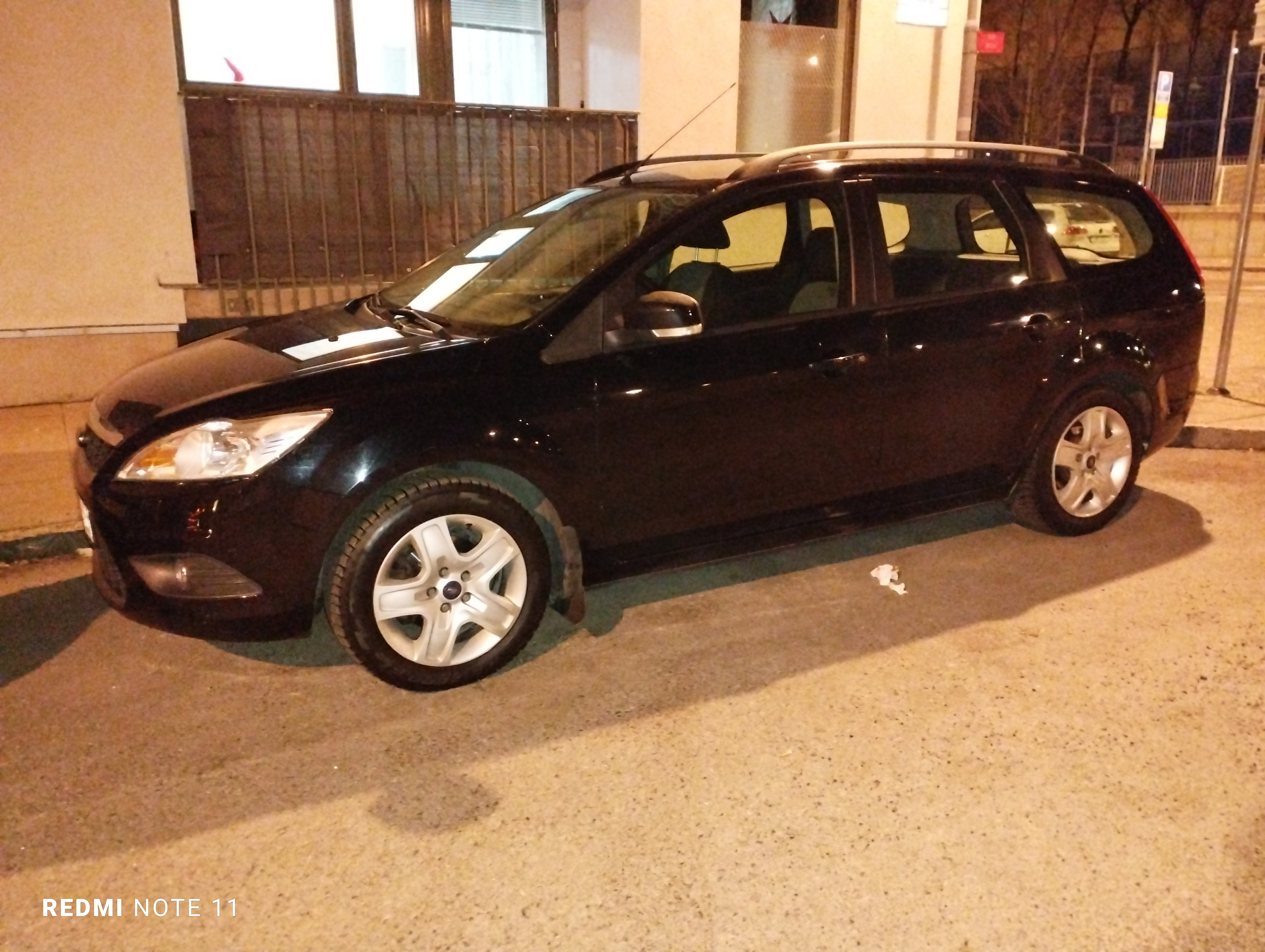 Ford Focus Kombi 1.6 TDCi Manuell 2011, bild 2/7
