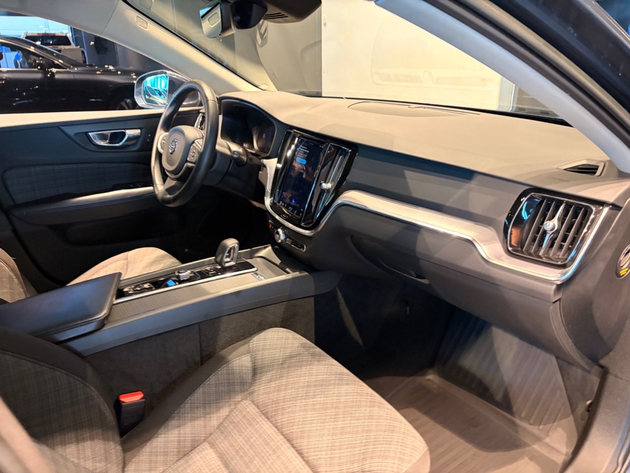 Volvo V60 B4 2023, kuva 4/24