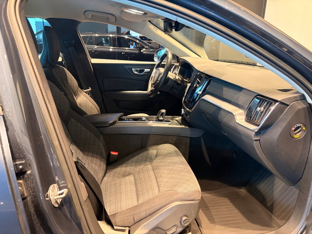 Volvo V60 B4 2023, kuva 3/24