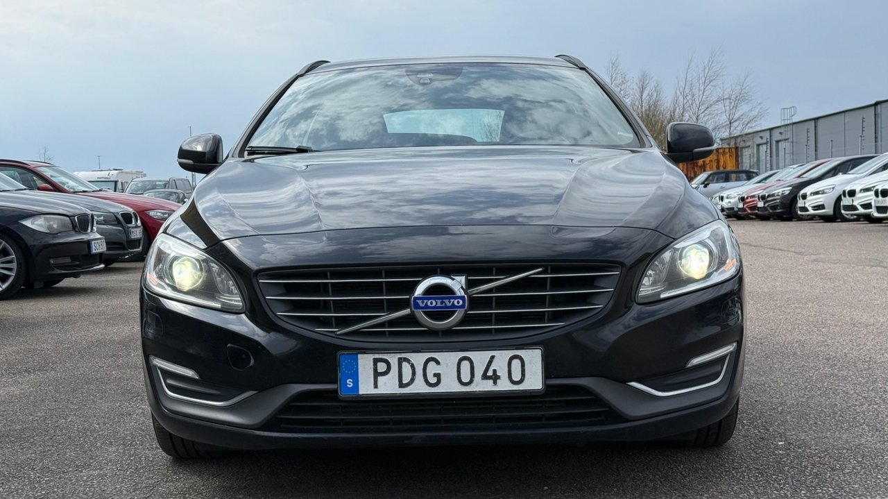 Volvo V60 D4 Geartronic Momentum 2015, bild 2/32