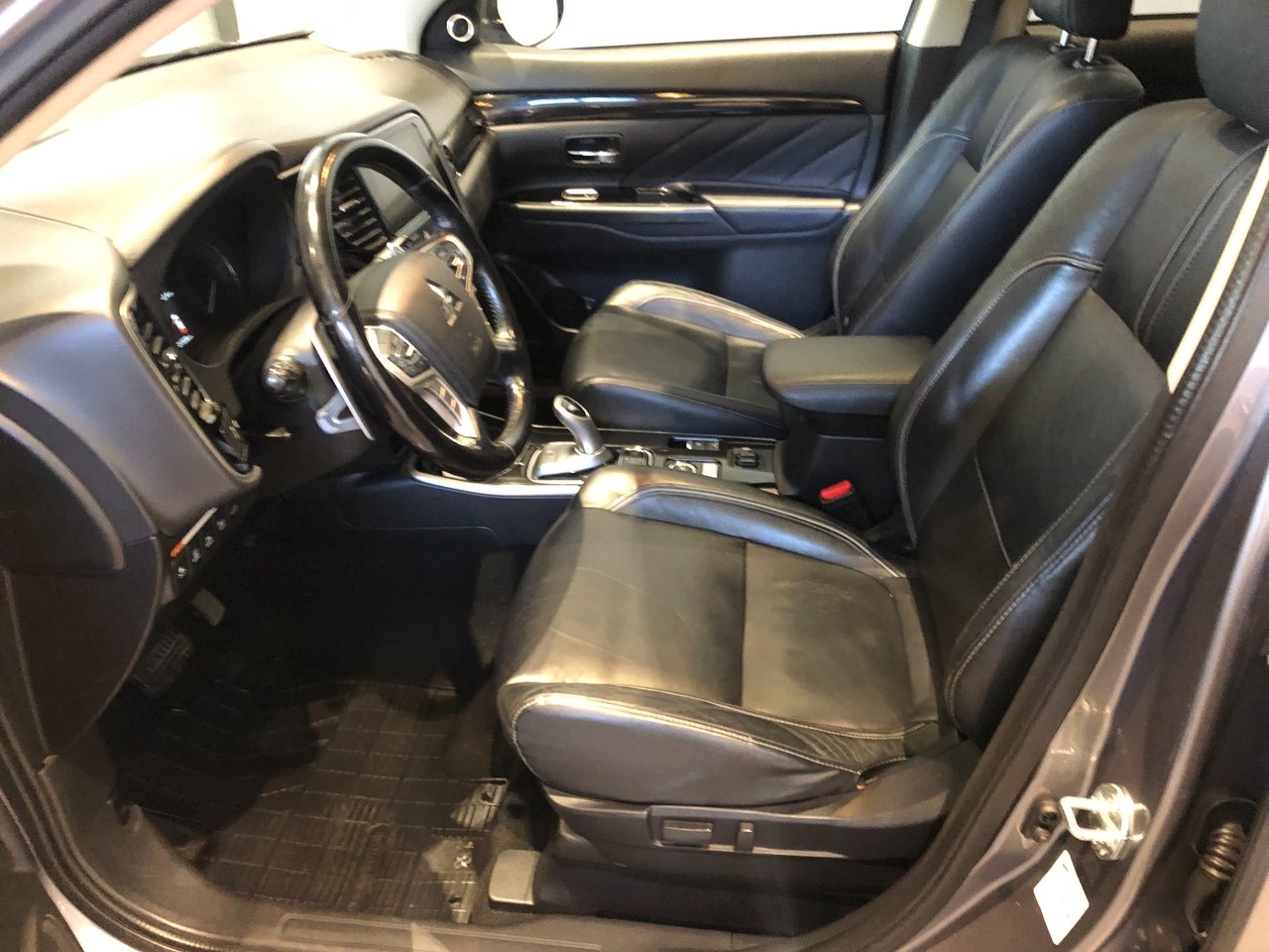 Mitsubishi Outlander 2017, bild 7/9