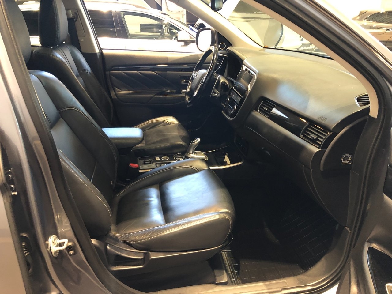 Mitsubishi Outlander 2017, bild 5/9