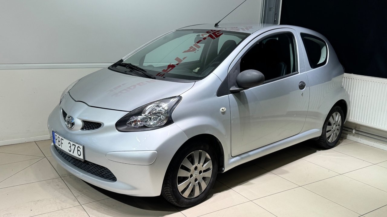 Toyota Aygo 3-dörrar 1.0 VVT-i Euro 5 2011, bild 2/10