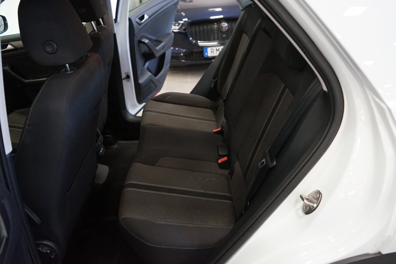 Volkswagen T-Roc 1.5T Automat Base 2022, bild 4/21