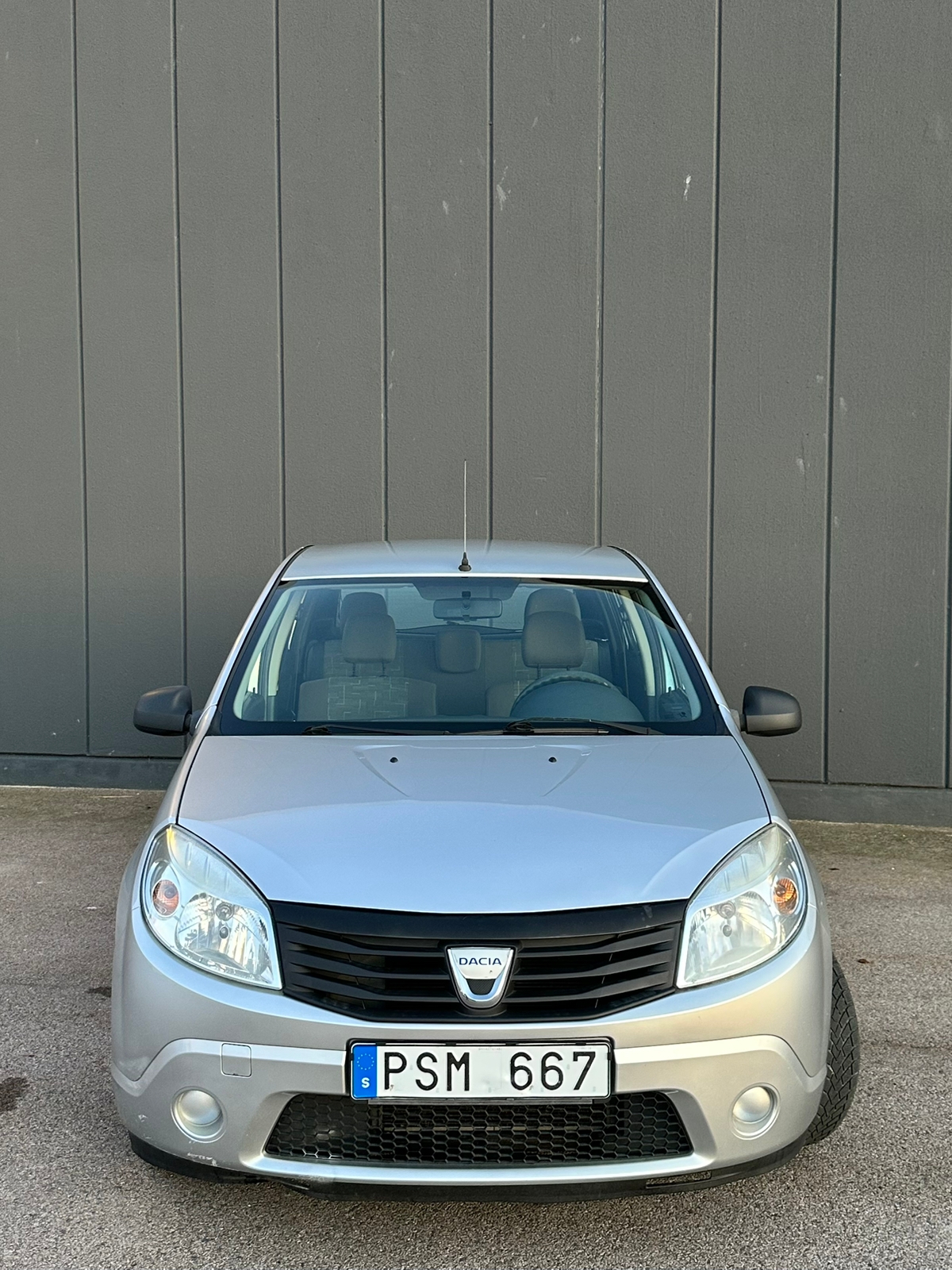 Dacia Sandero 1.6 E85 Manuell 2011, bild 2/10