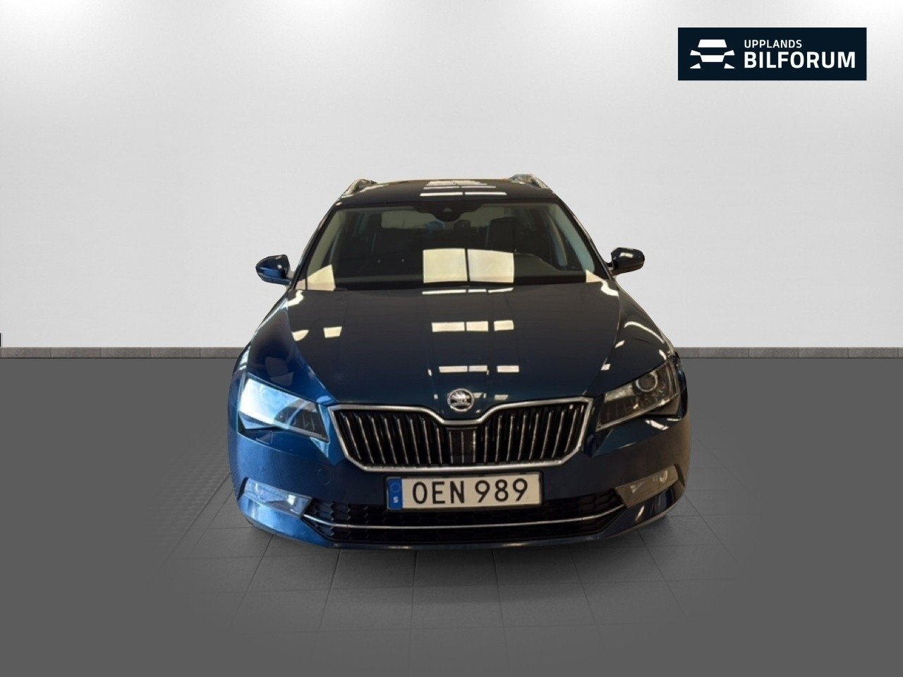 Skoda Superb 2017, photo 2/10