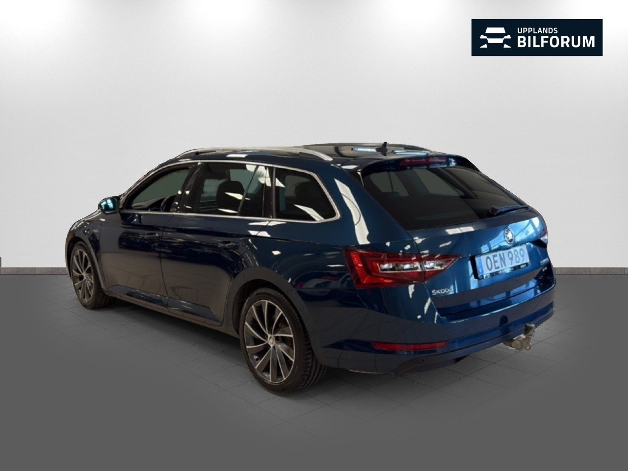Skoda Superb 2017, photo 6/10