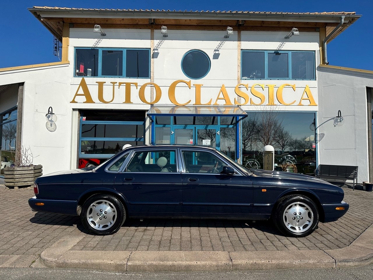 Jaguar XJ