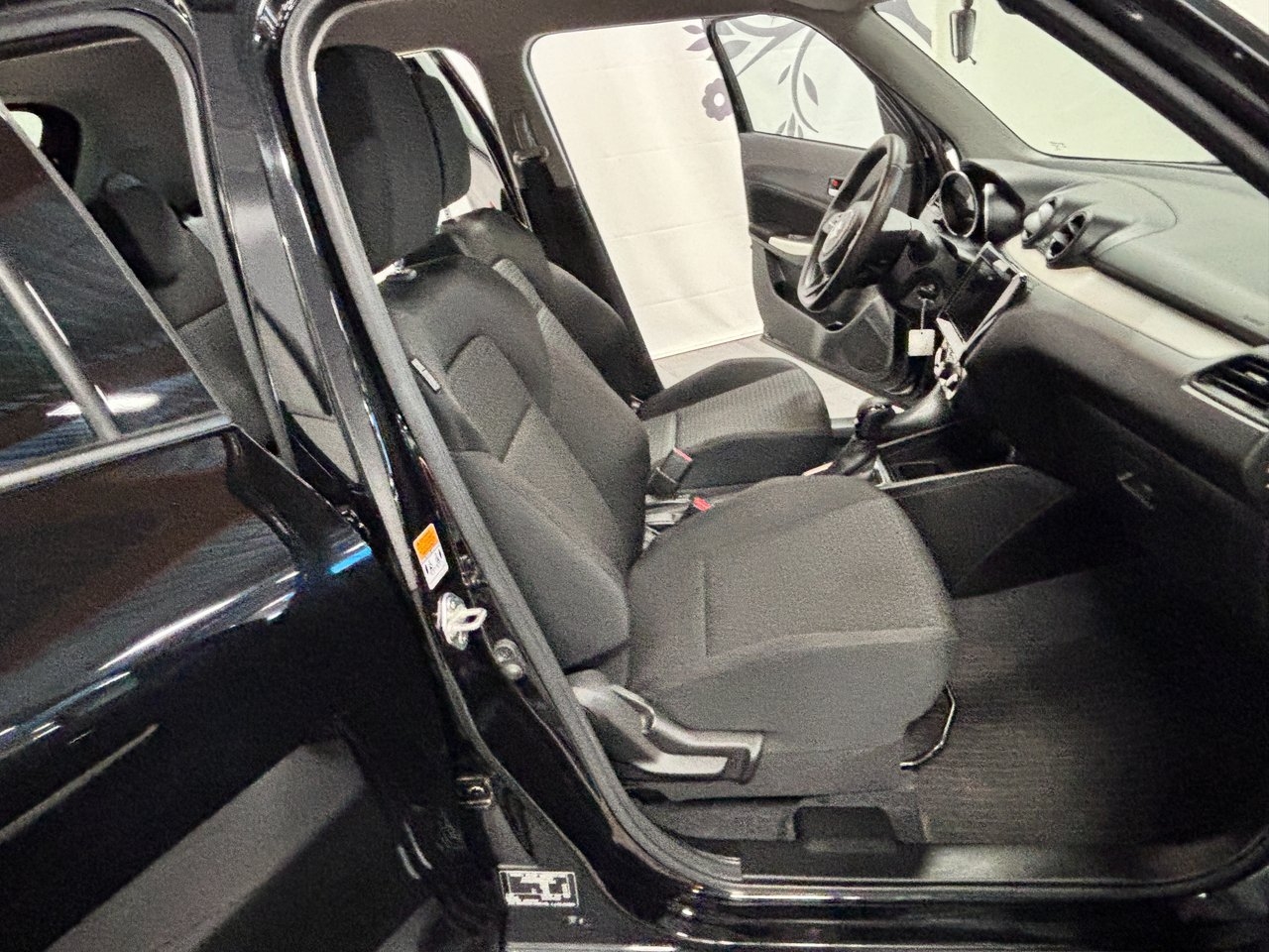 Suzuki Swift 1.2 AUT, V-hjul 2023, bild 6/12