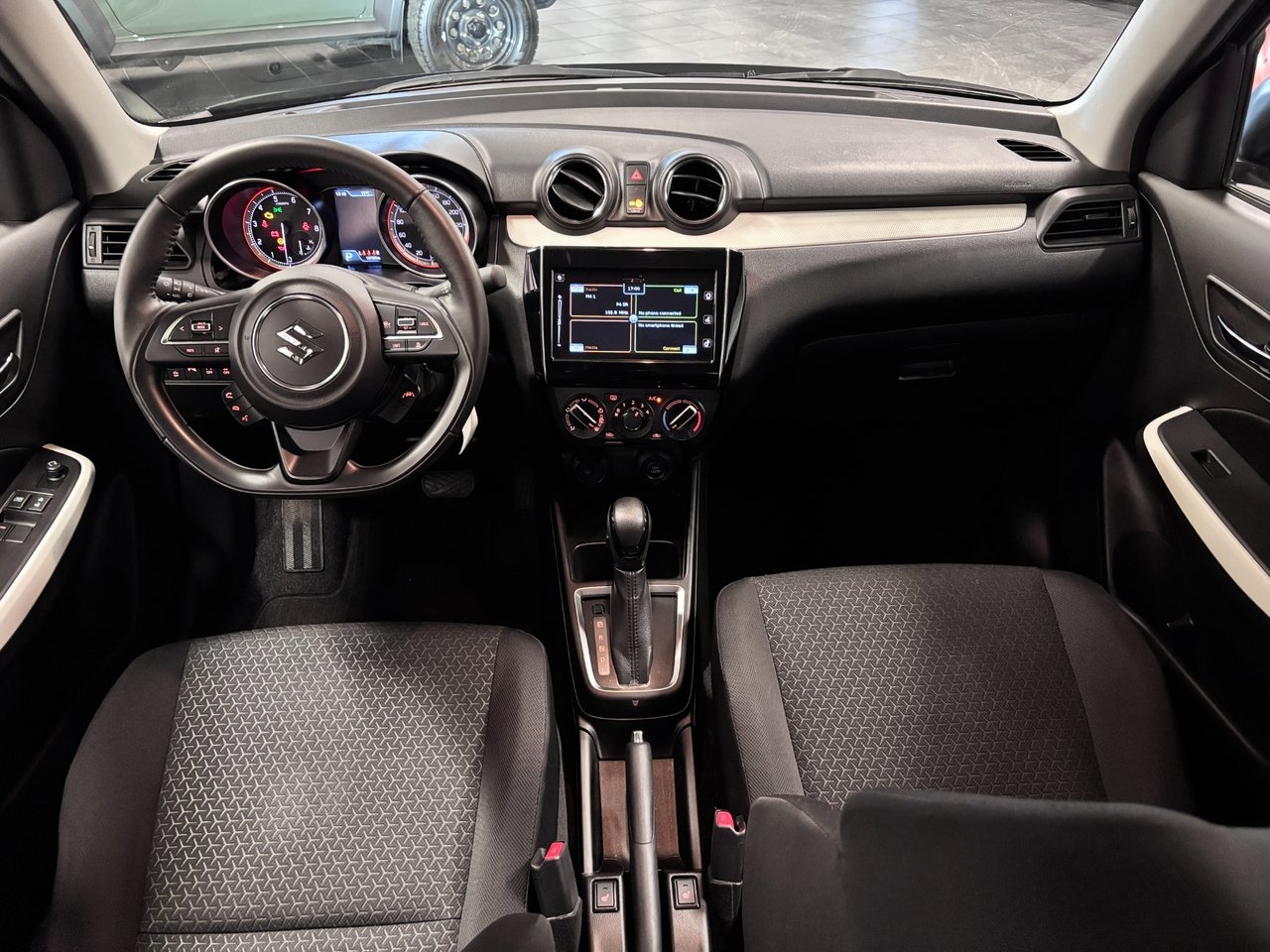Suzuki Swift 1.2 AUT, V-hjul 2023, bild 4/12