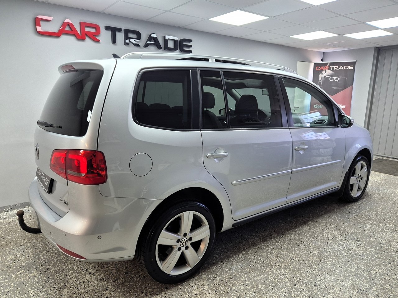 Volkswagen Touran 2011, photo 5/10