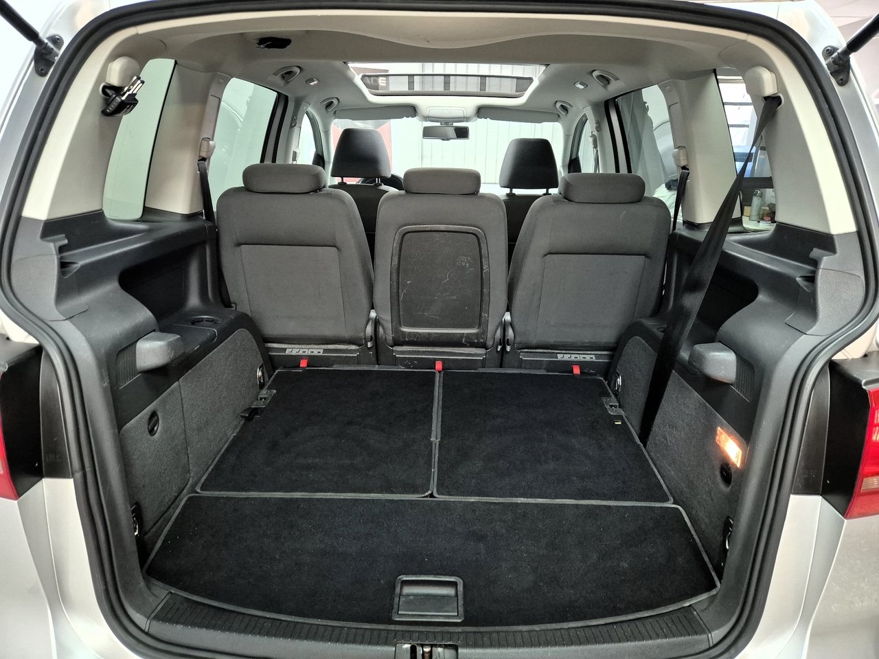 Volkswagen Touran 2011, photo 7/10