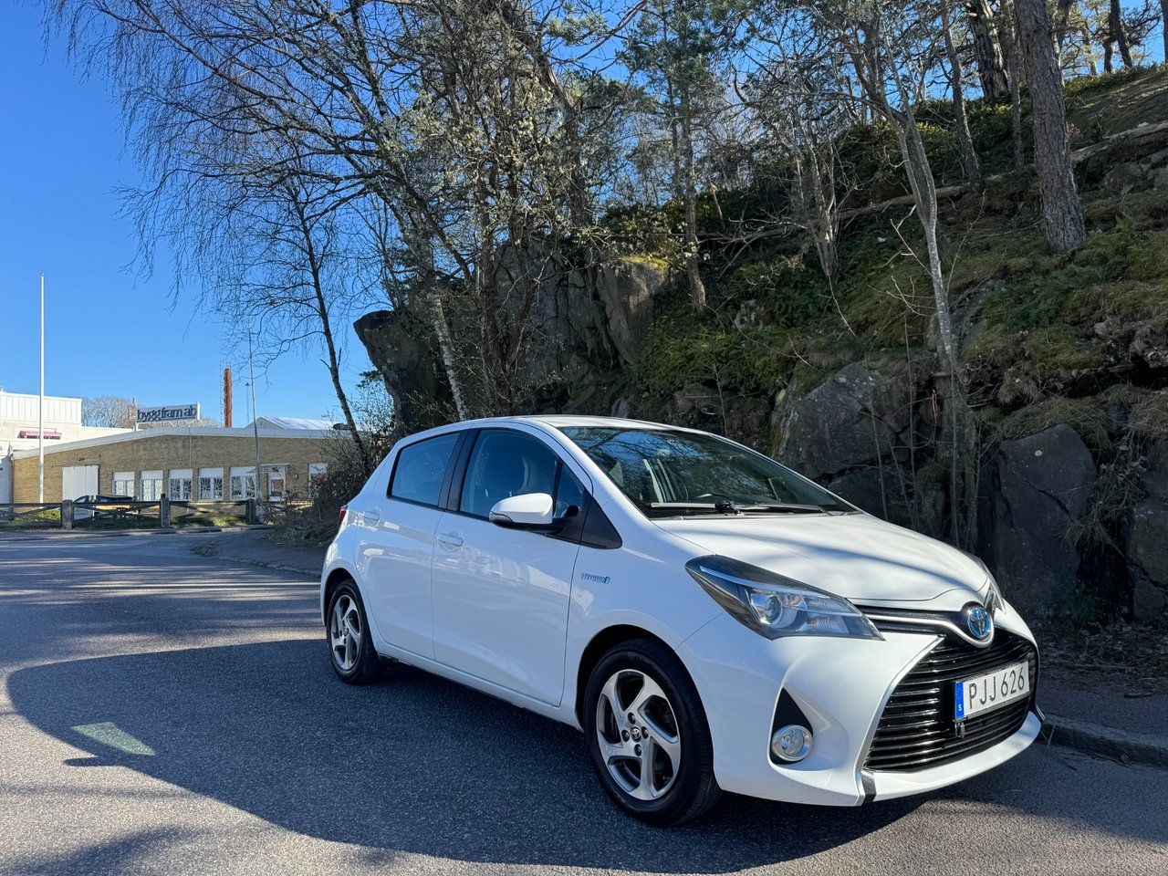 Toyota Yaris Hybrid e-CVT Active Euro 6 2017, bild 2/6