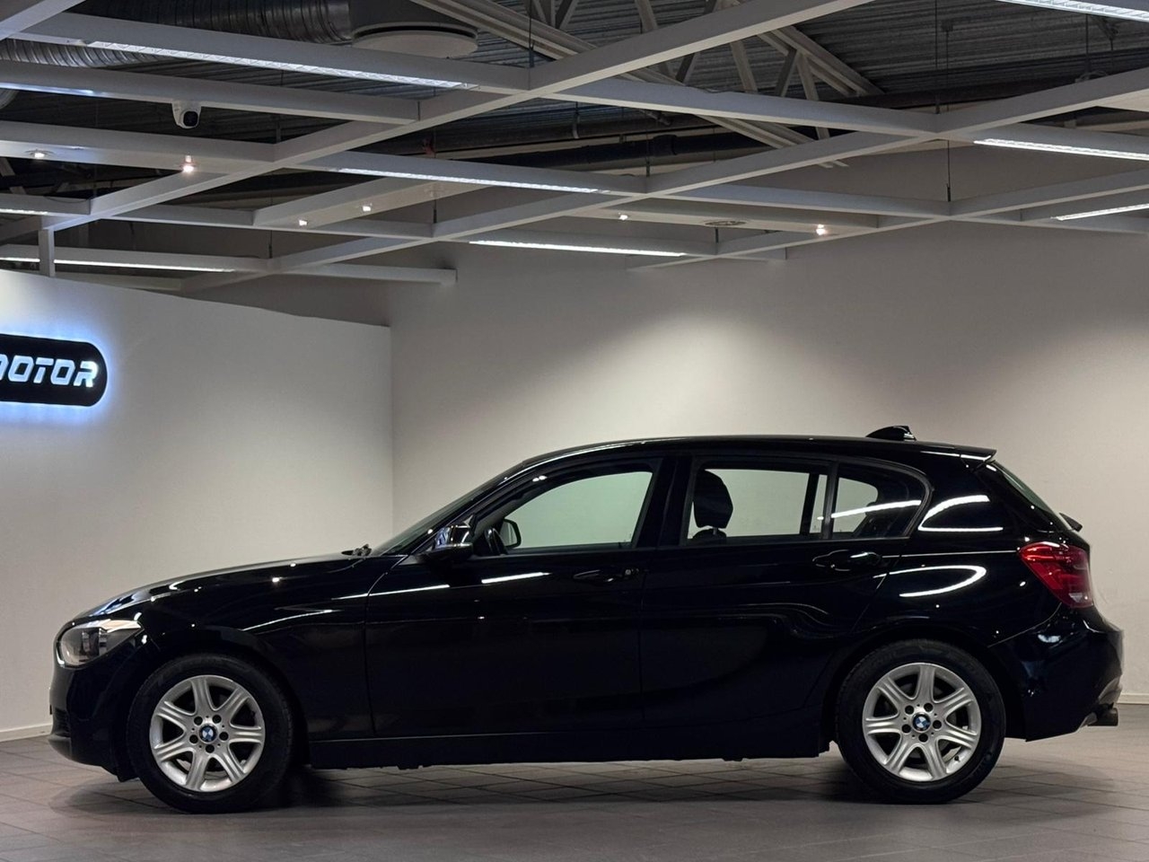 BMW 118 d Aut PDC 143hk 2012, bild 2/20