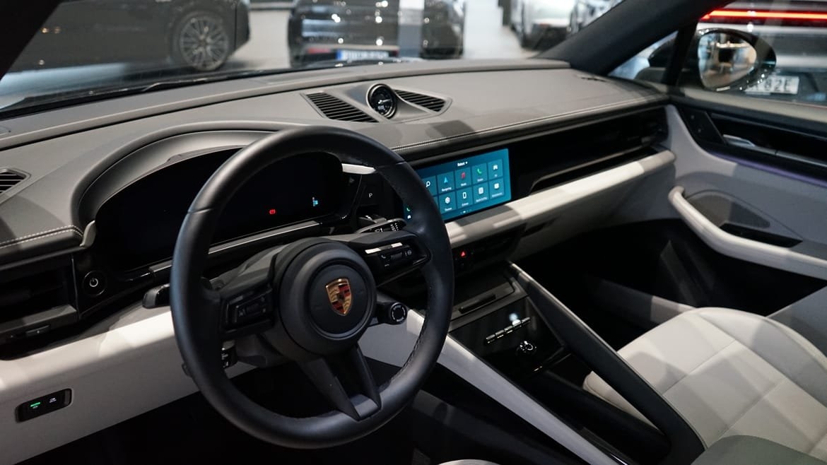 Porsche Macan Electric 2025, photo 7/8