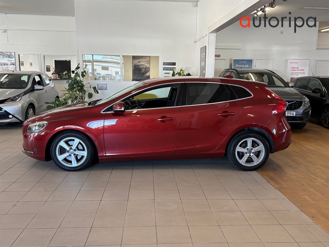 Volvo V40 D2 Momentum Automat 115hk 2015, bild 2/10
