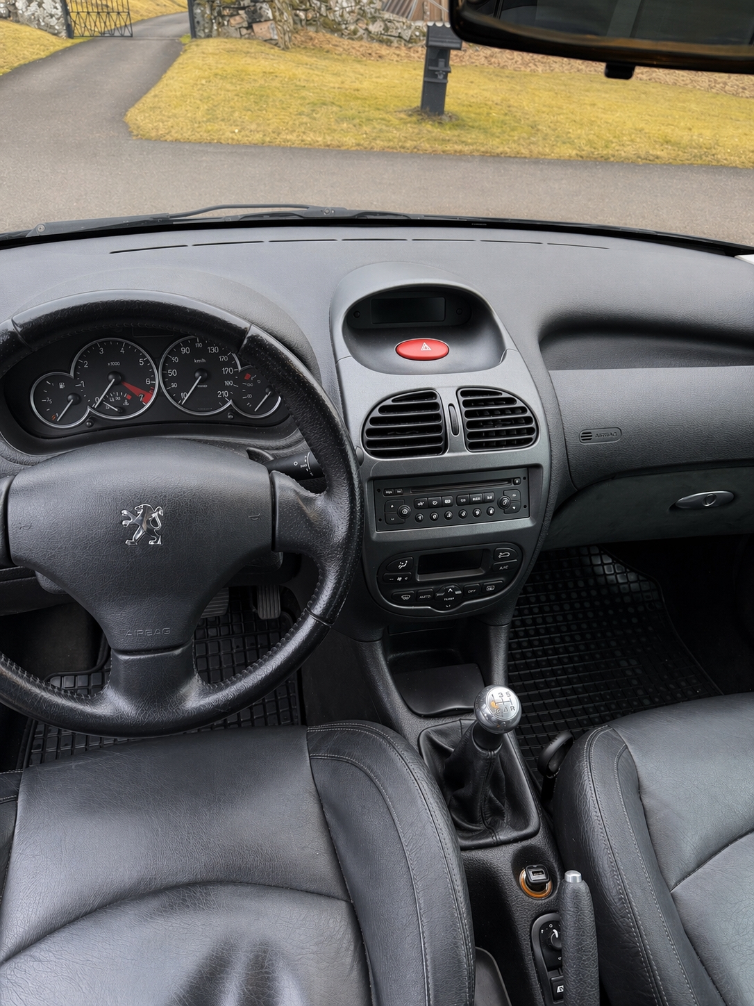 Peugeot 206 3-dörrar 1.6 Manuell 2004, bild 6/10