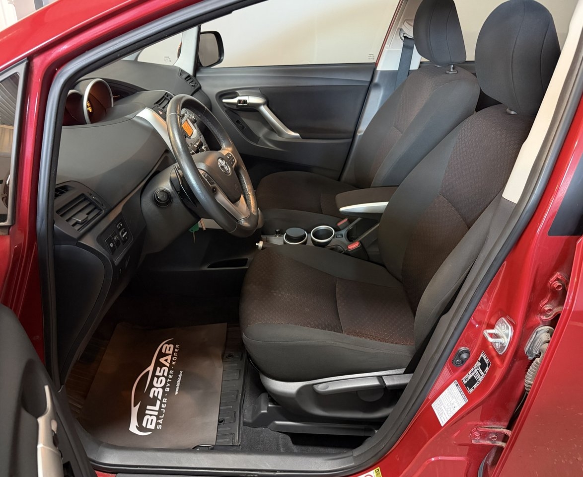 Toyota Verso 2011, bild 2/18