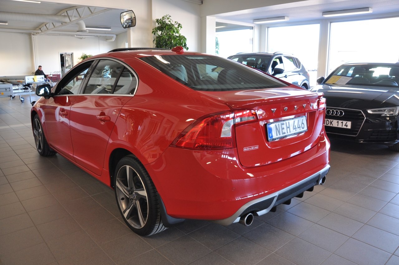 Volvo S60 T3 150hk Momentum R-Design 2013, kuva 7/14