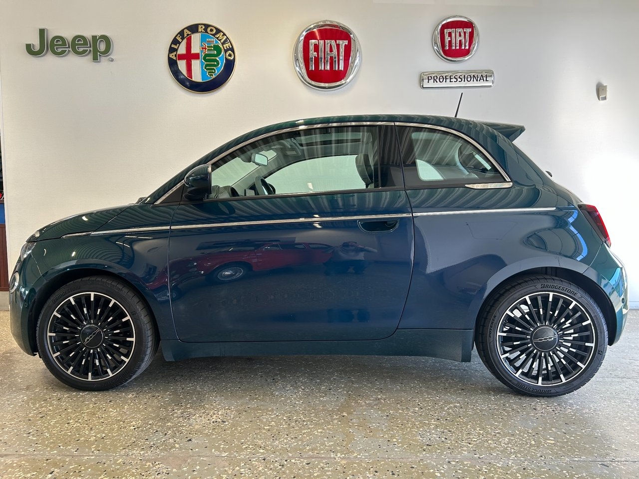 Fiat 500e La Prima e 42 kWh 2021, bild 3/8