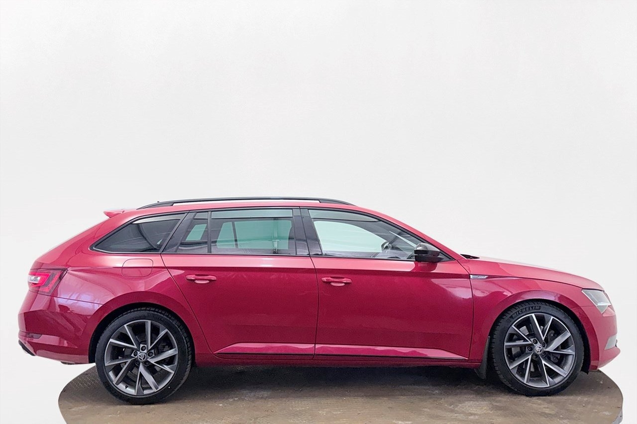 Skoda Superb 2018, photo 5/10