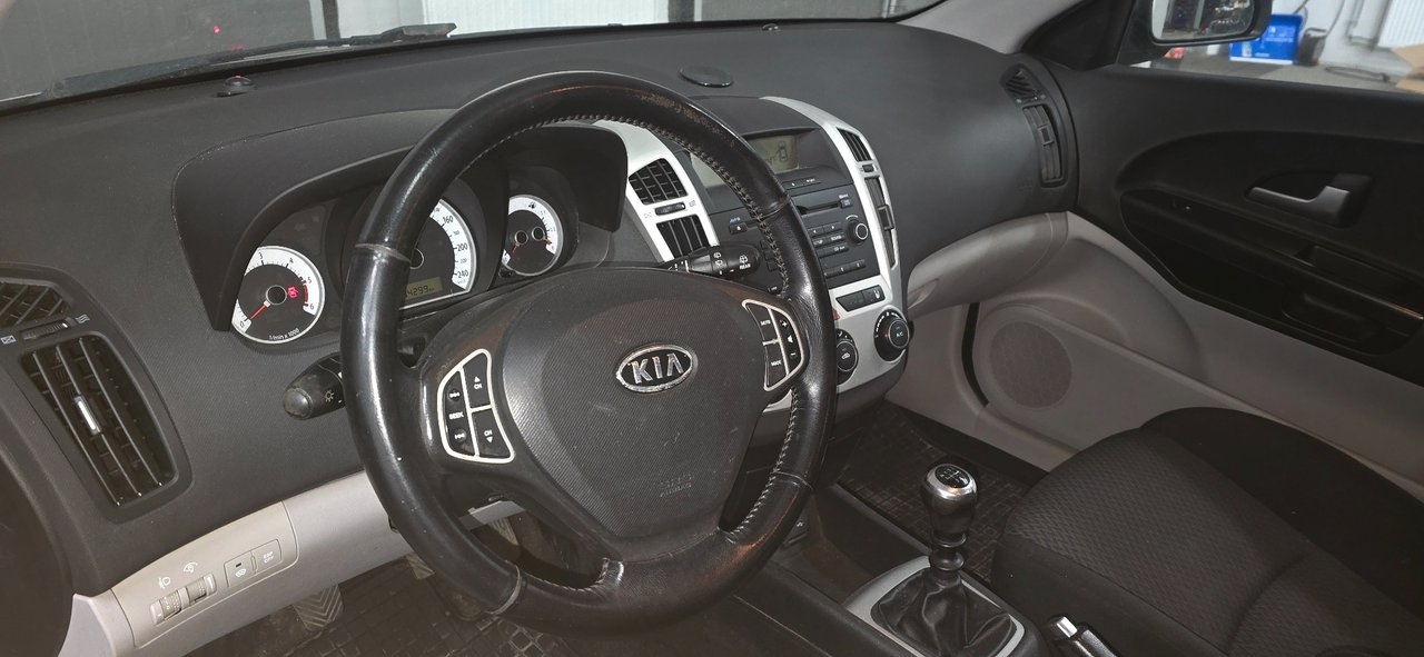 Kia Ceed cee'd 1.6 CRDi Manuell Euro 4 2007, photo 3/7