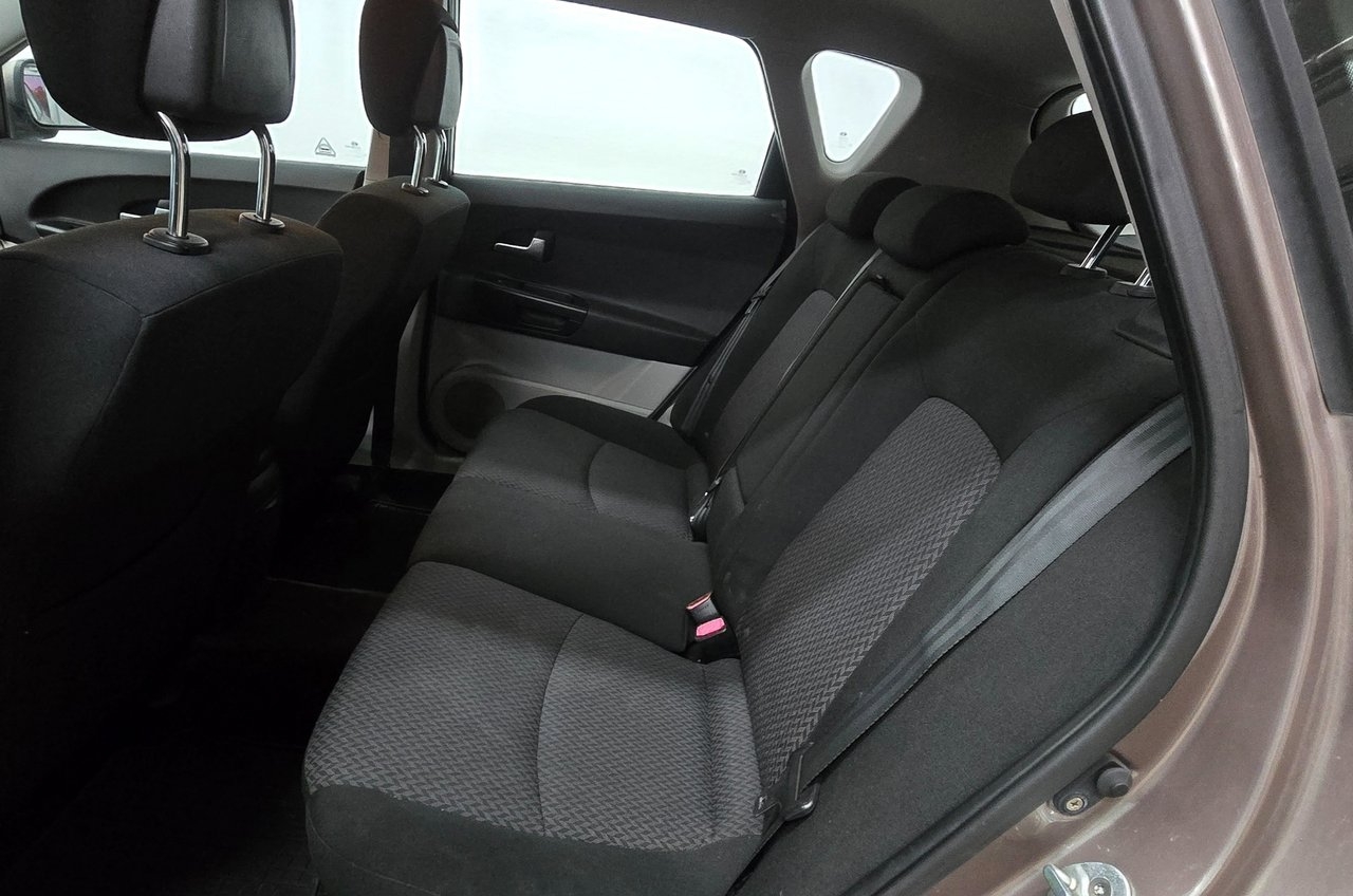 Kia Ceed cee'd 1.6 CRDi Manuell Euro 4 2007, photo 6/7