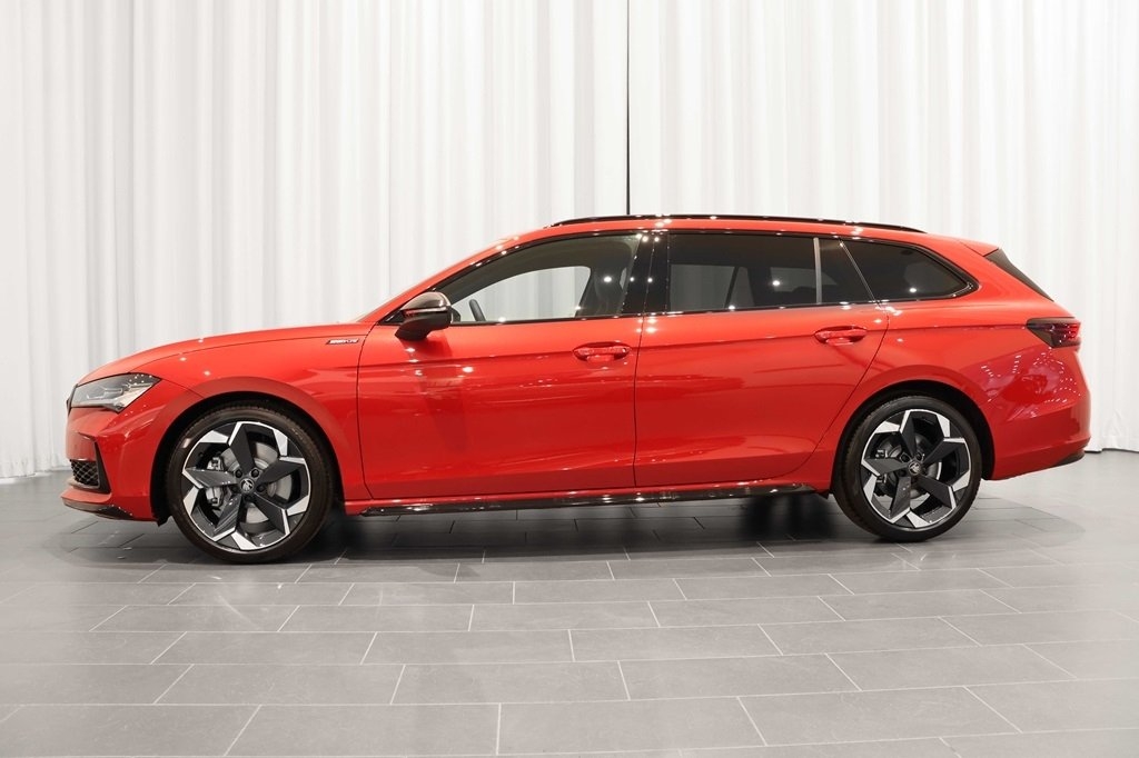 Skoda Superb Combi TSI 265hk 4x4 DSG 2026, bild 2/10