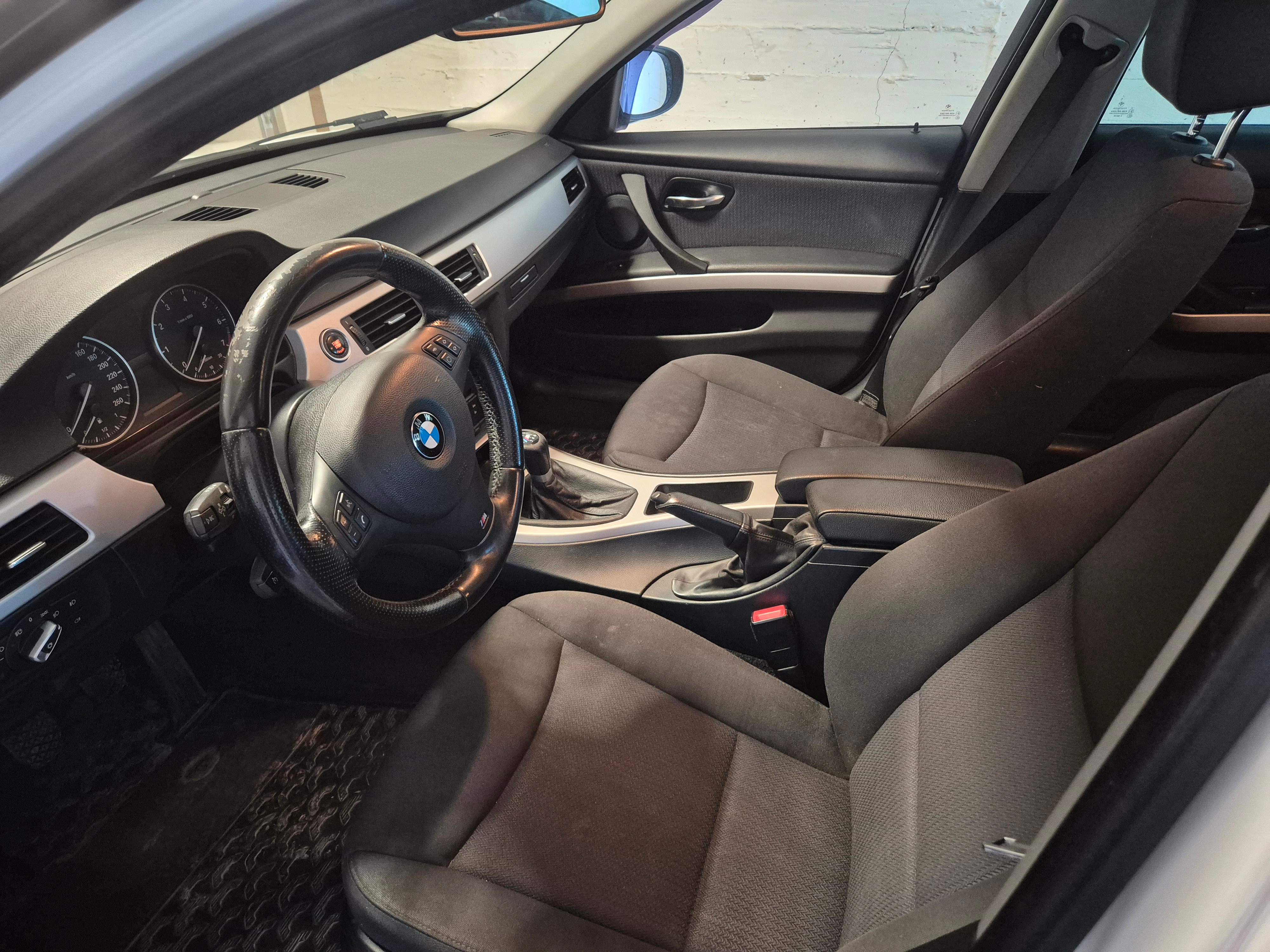 BMW 318 i Touring Manuell 2010, kuva 7/9