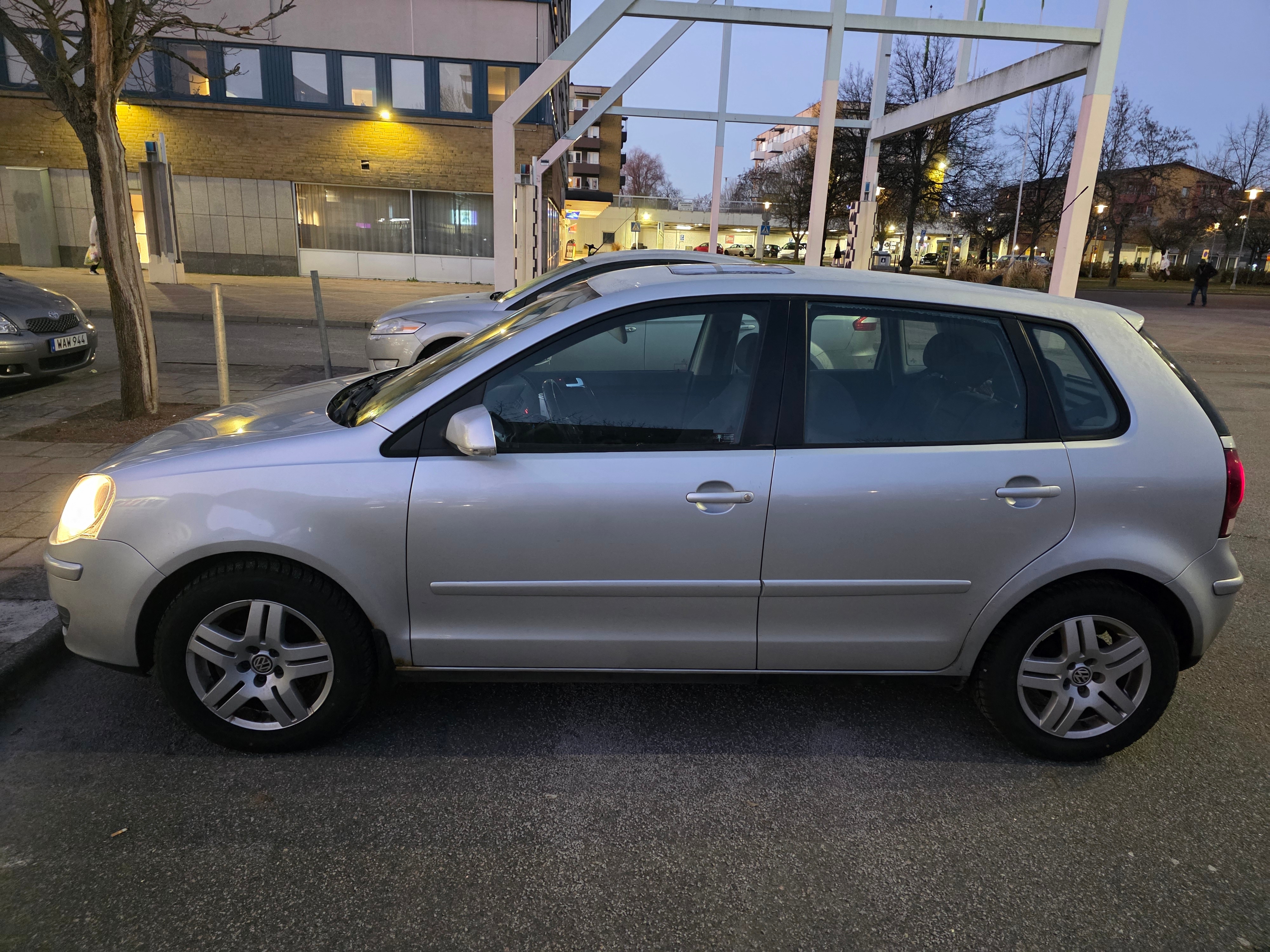Volkswagen Polo 5-dörrar 1.4 Manuell 2008, kuva 3/6