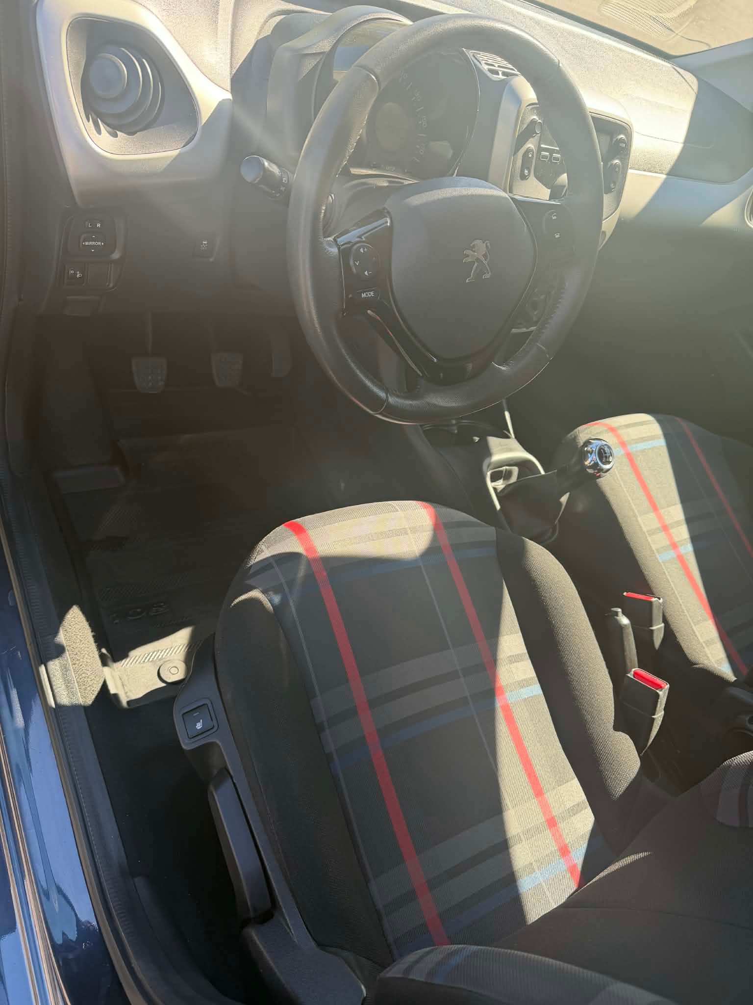 Peugeot 108 5-dörrar 1.0 VTi Manuell 2014, bild 6/8