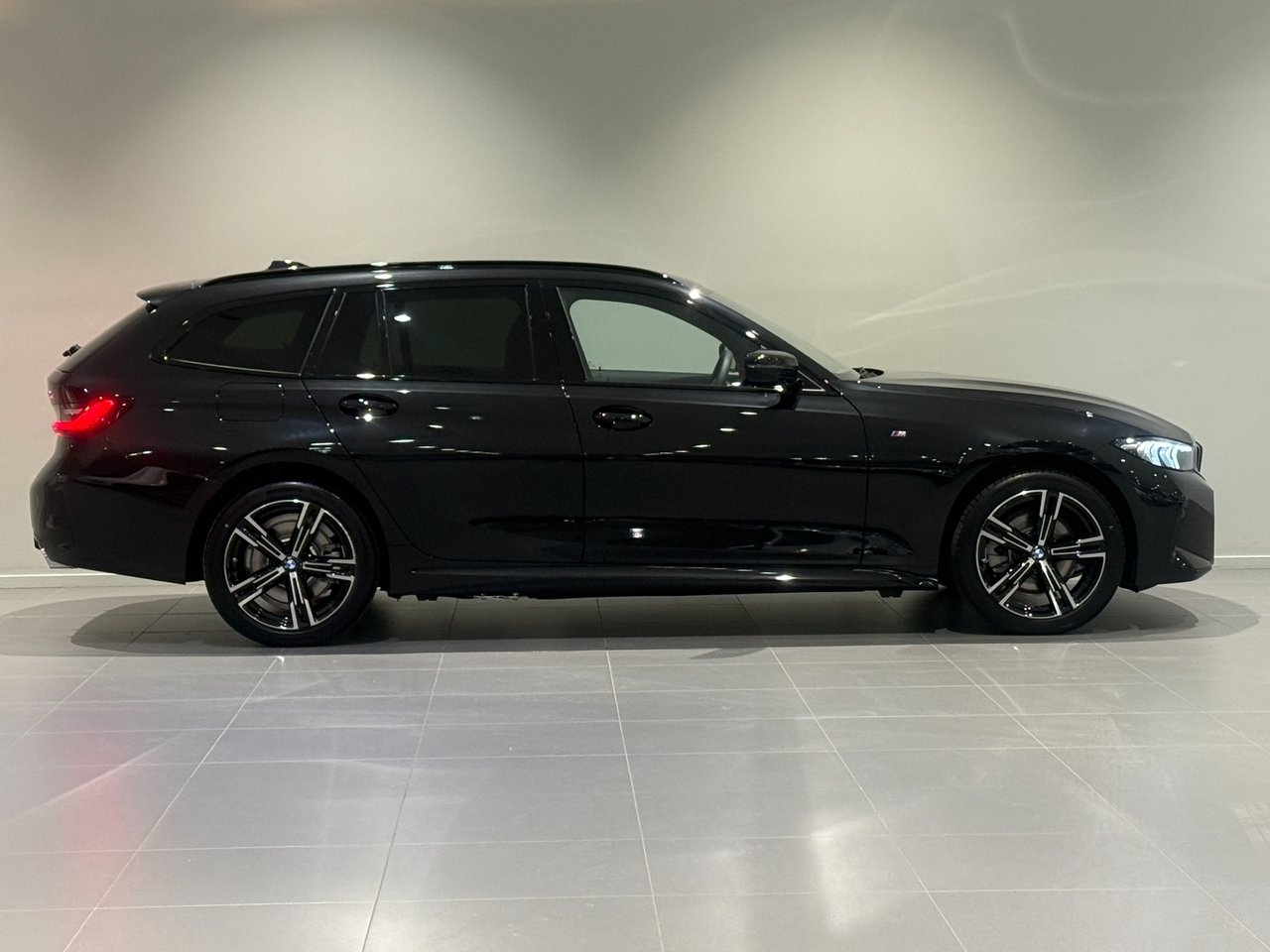 BMW 330 2026, bild 4/19