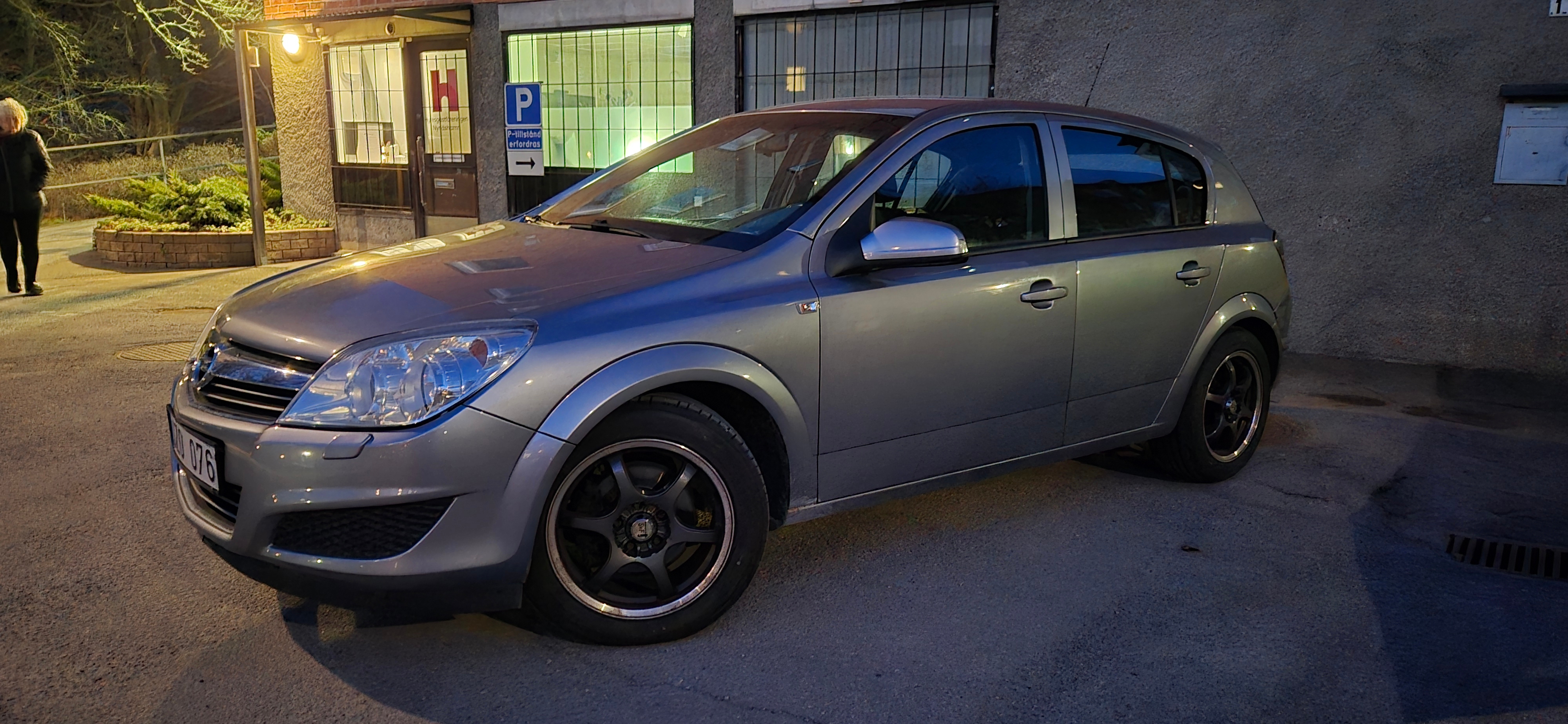Opel Astra 1.6 ECOTEC Manuell 2010, bild 2/11