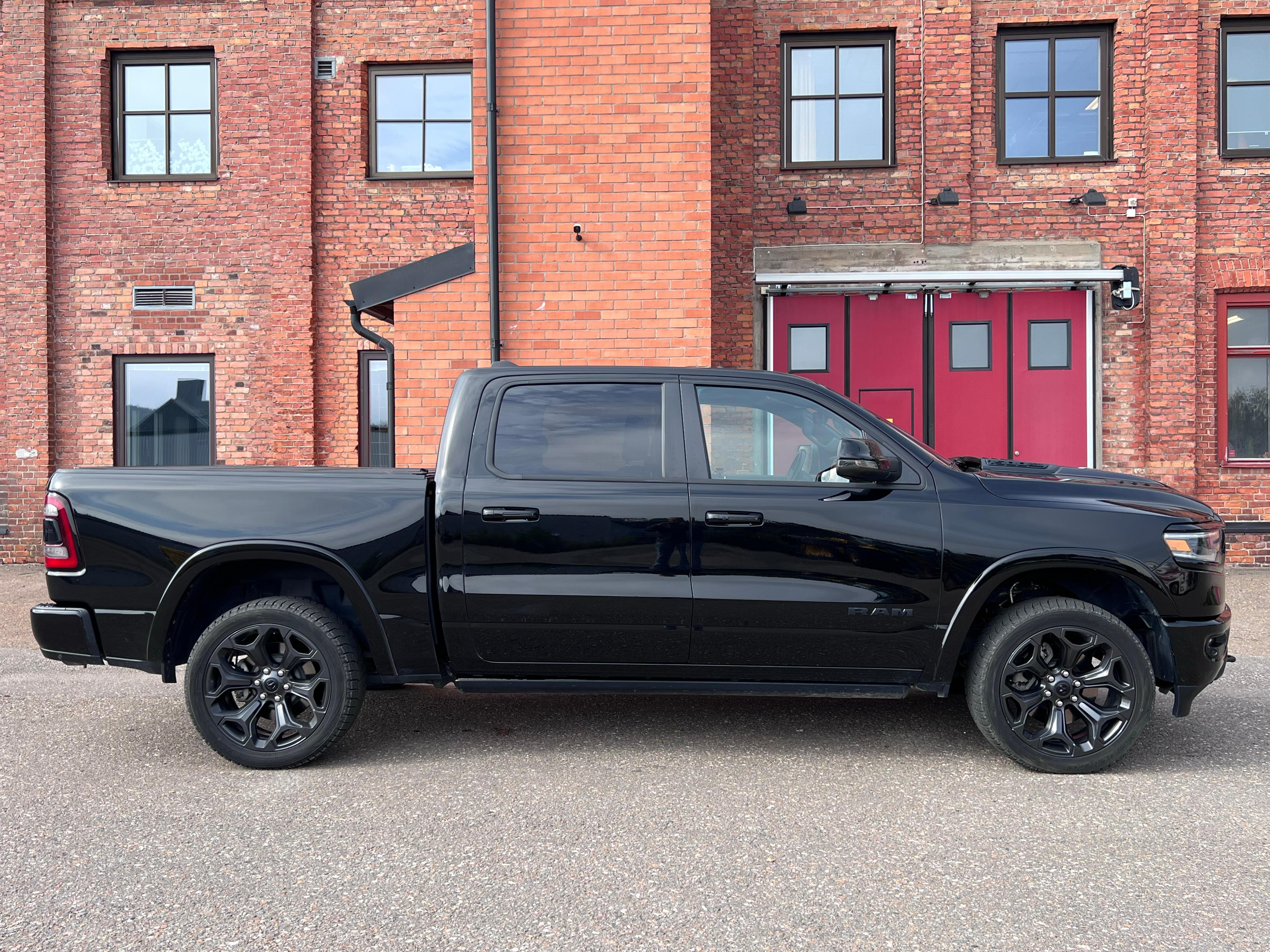 RAM 1500 5.7 HEMI Limited Night 2023, bild 2/10