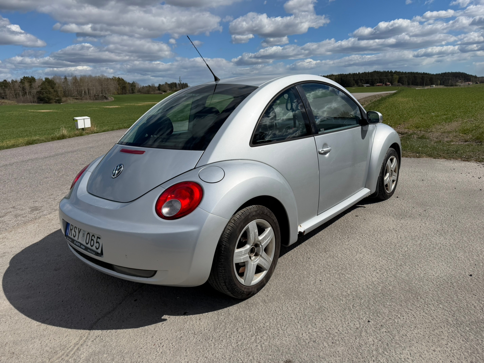 Volkswagen New Beetle 1.6 Manuell 2006, bild 4/7