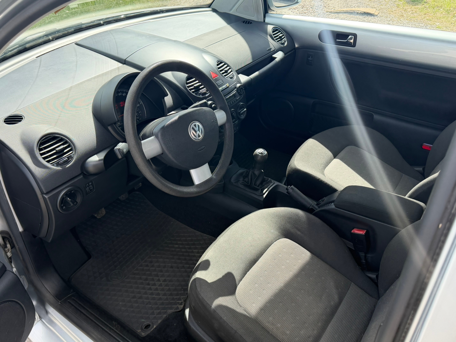 Volkswagen New Beetle 1.6 Manuell 2006, bild 6/7