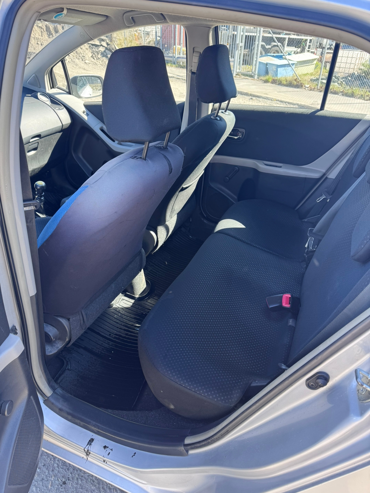 Toyota Yaris 2010, bild 6/7