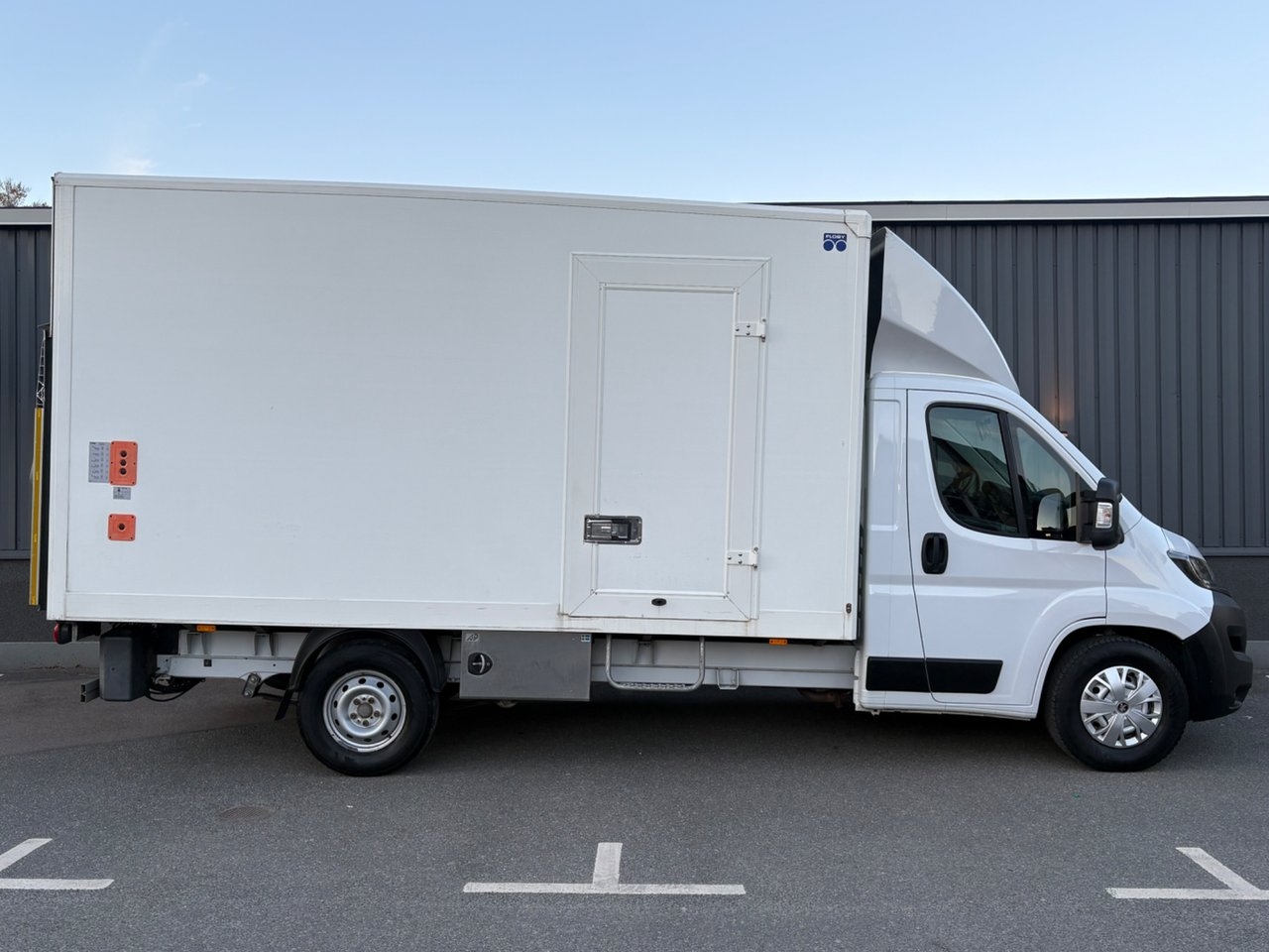 Peugeot Boxer Chassi Cab 335 2.2 BlueHDi 2023, bild 4/10
