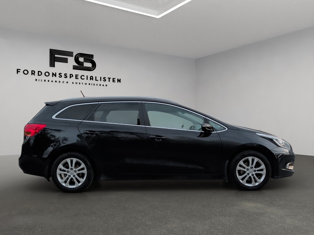 Kia Ceed cee'd_sw 1.6 GDI EX Comfort 2013, bild 2/10