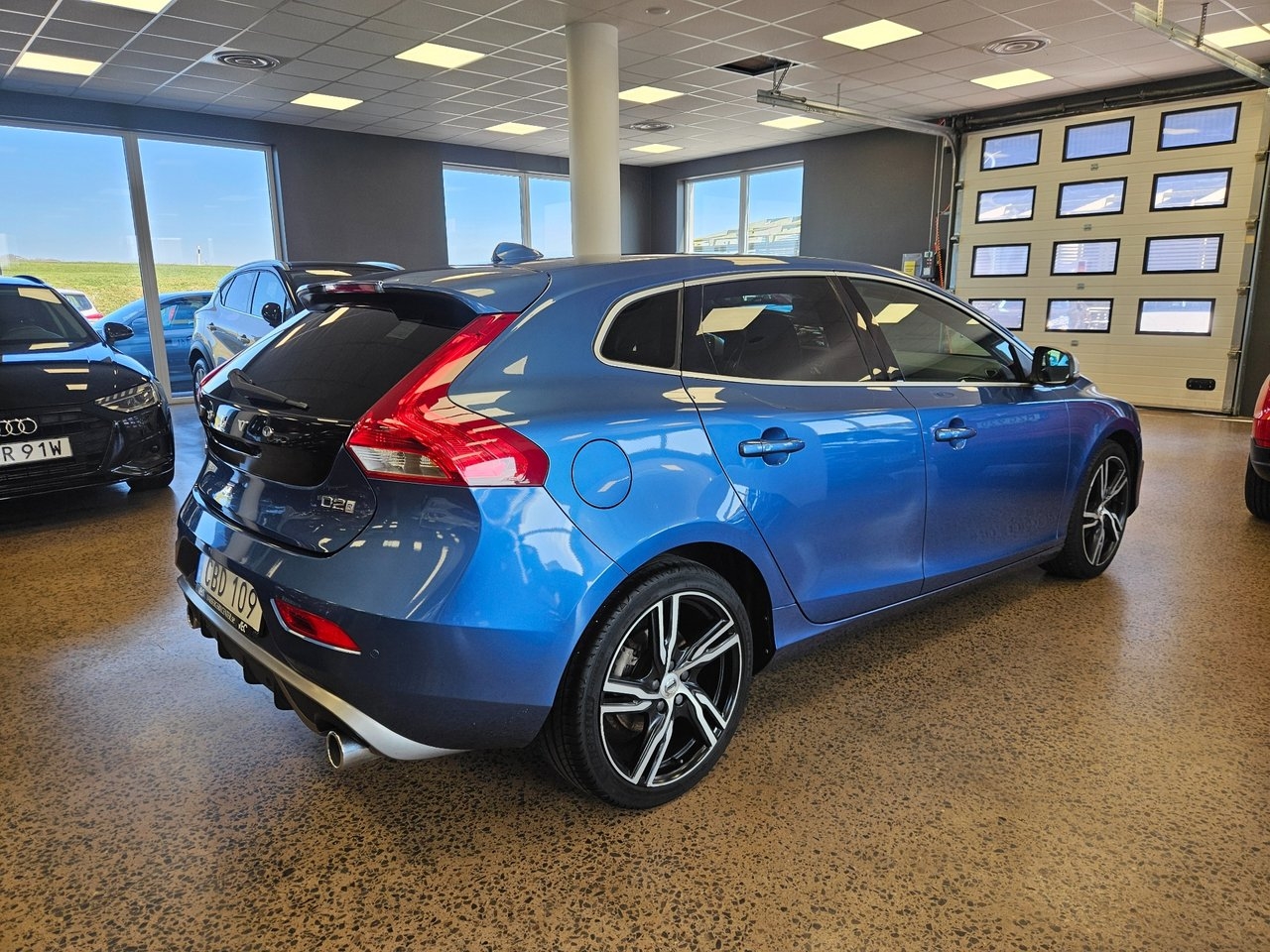 Volvo V40 D2 R-Design 2017, kuva 6/18